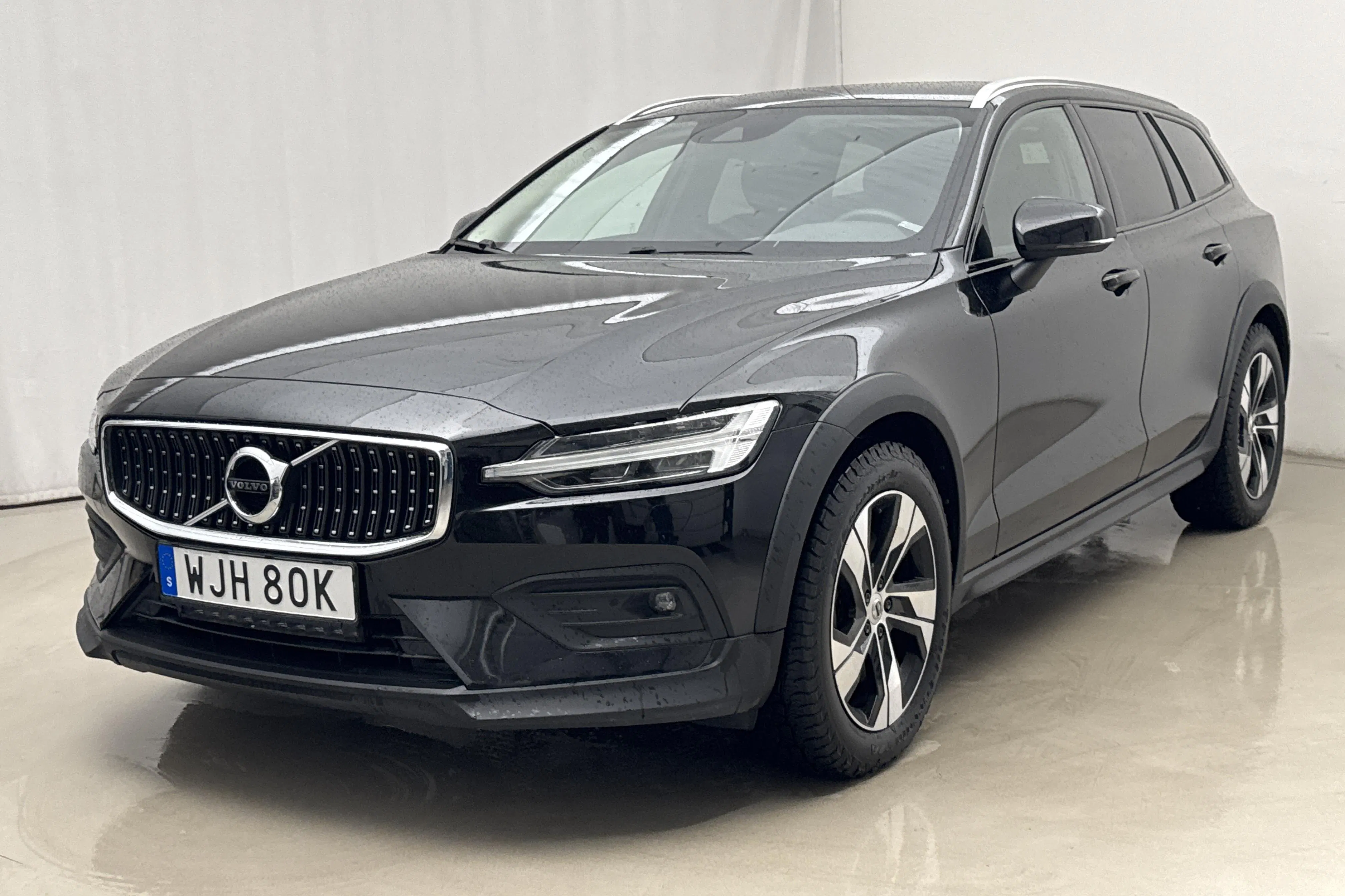Presentation photo 1 of 22: Volvo V60 B4 Cross Country AWD Mildhybrid, Diesel (197hk) - 110 230 km - Automatic - black - 2022
