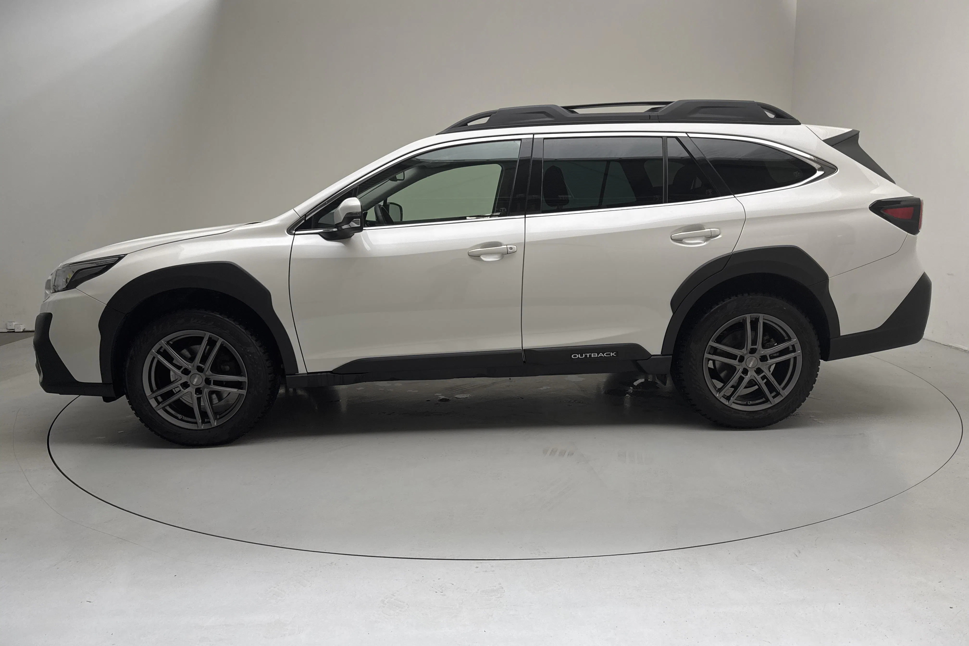 Presentationsfoto 2 av 14: Subaru Outback 2.5i XFuel 4WD (169hk) - 4 667 mil - Automat - vit - 2023