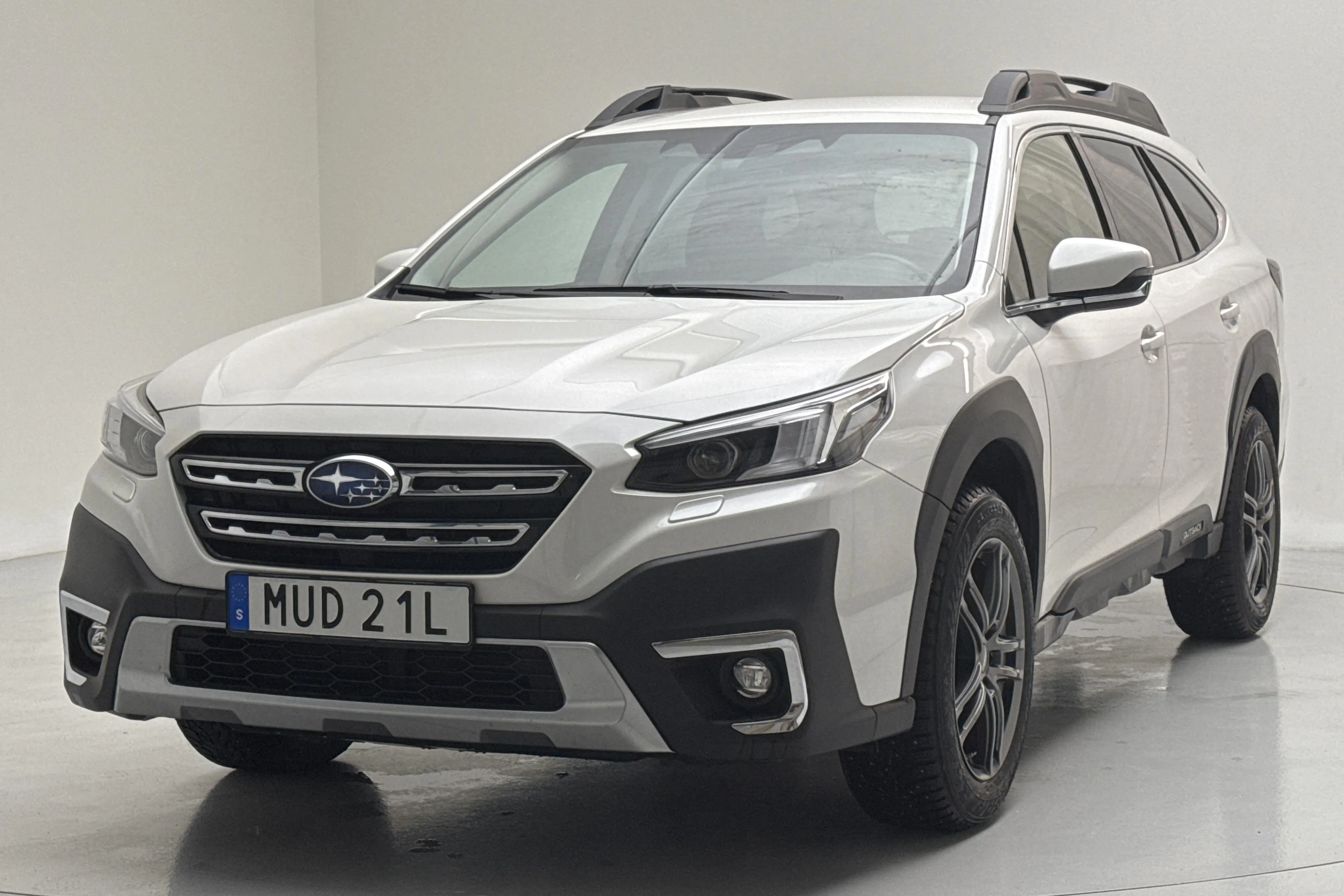 Presentationsfoto 1 av 14: Subaru Outback 2.5i XFuel 4WD (169hk) - 4 667 mil - Automat - vit - 2023