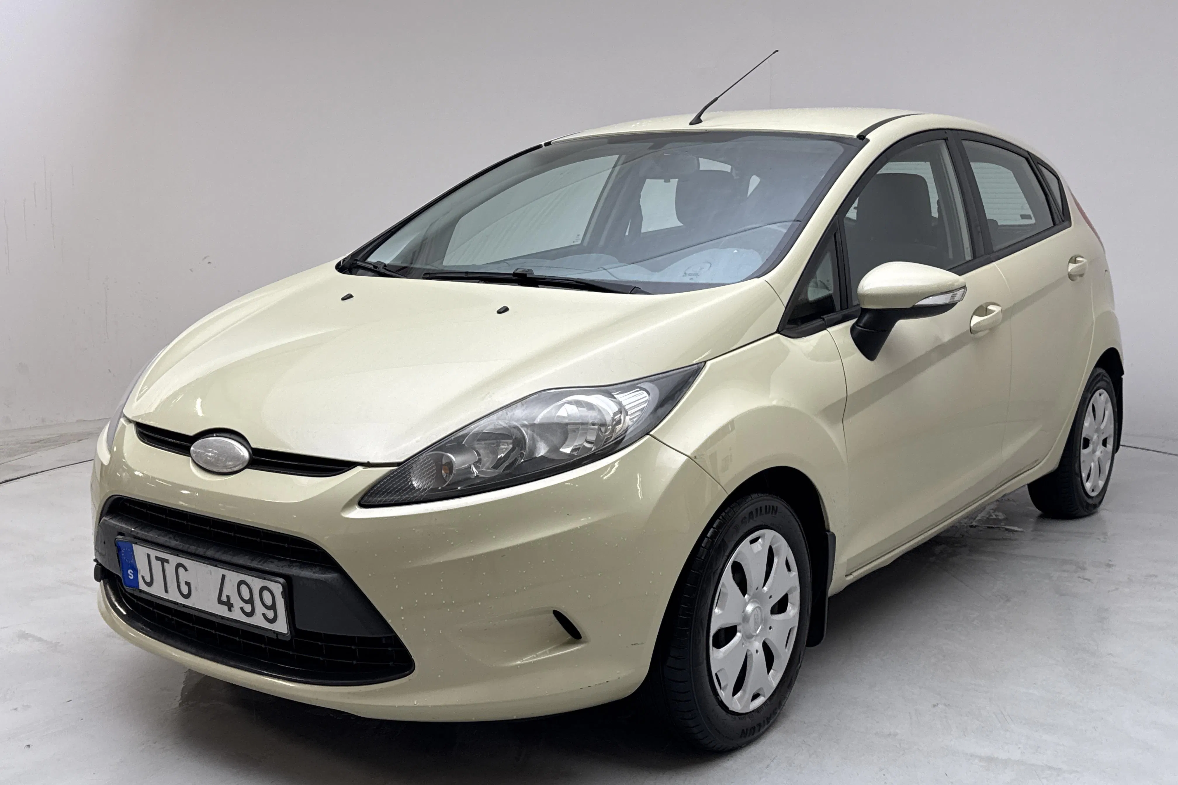 Presentationsfoto 1 av 12: Ford Fiesta 1.25 5dr (82hk) - 17 588 mil - Manuell - grön - 2009
