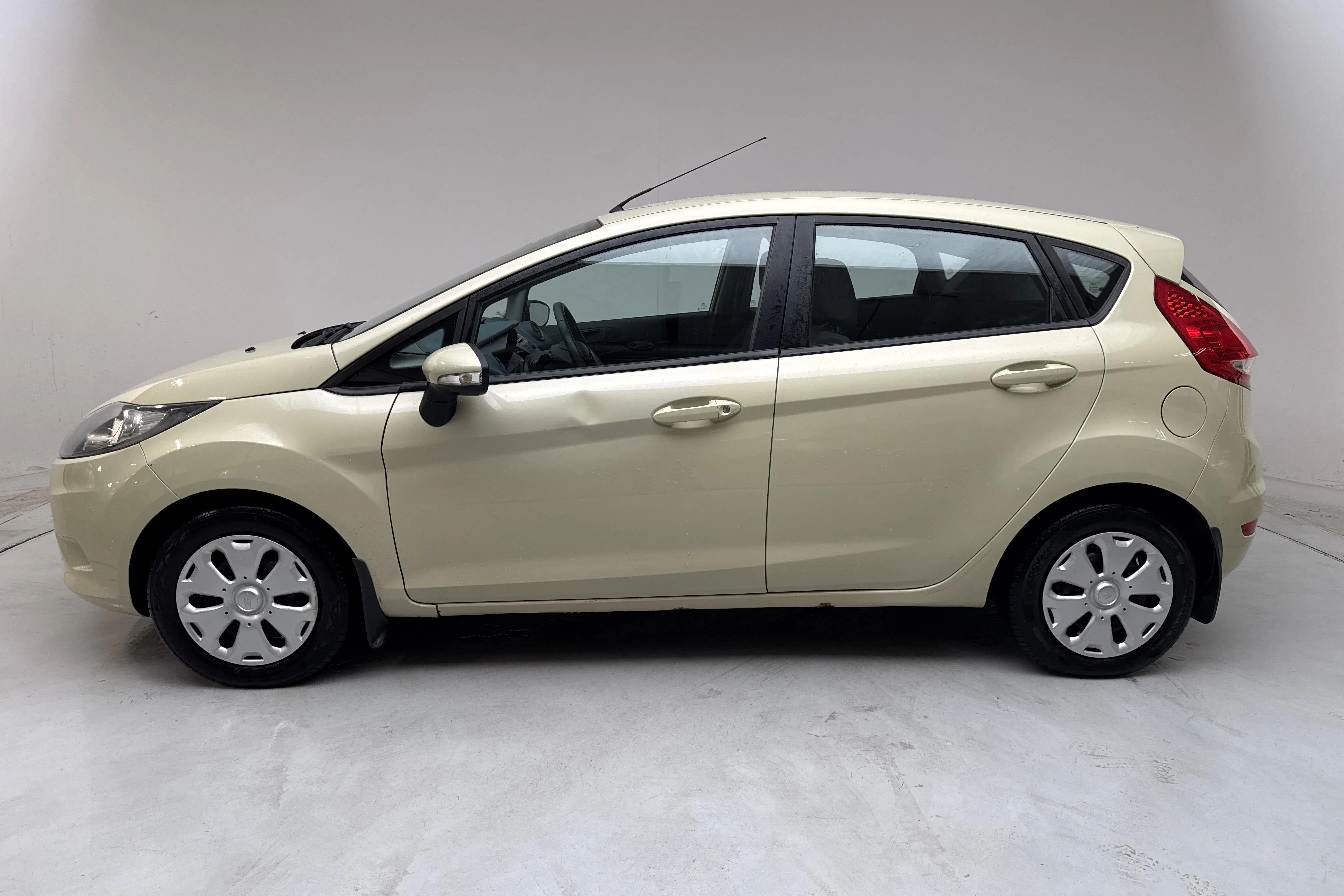 Presentationsfoto 2 av 12: Ford Fiesta 1.25 5dr (82hk) - 17 588 mil - Manuell - grön - 2009