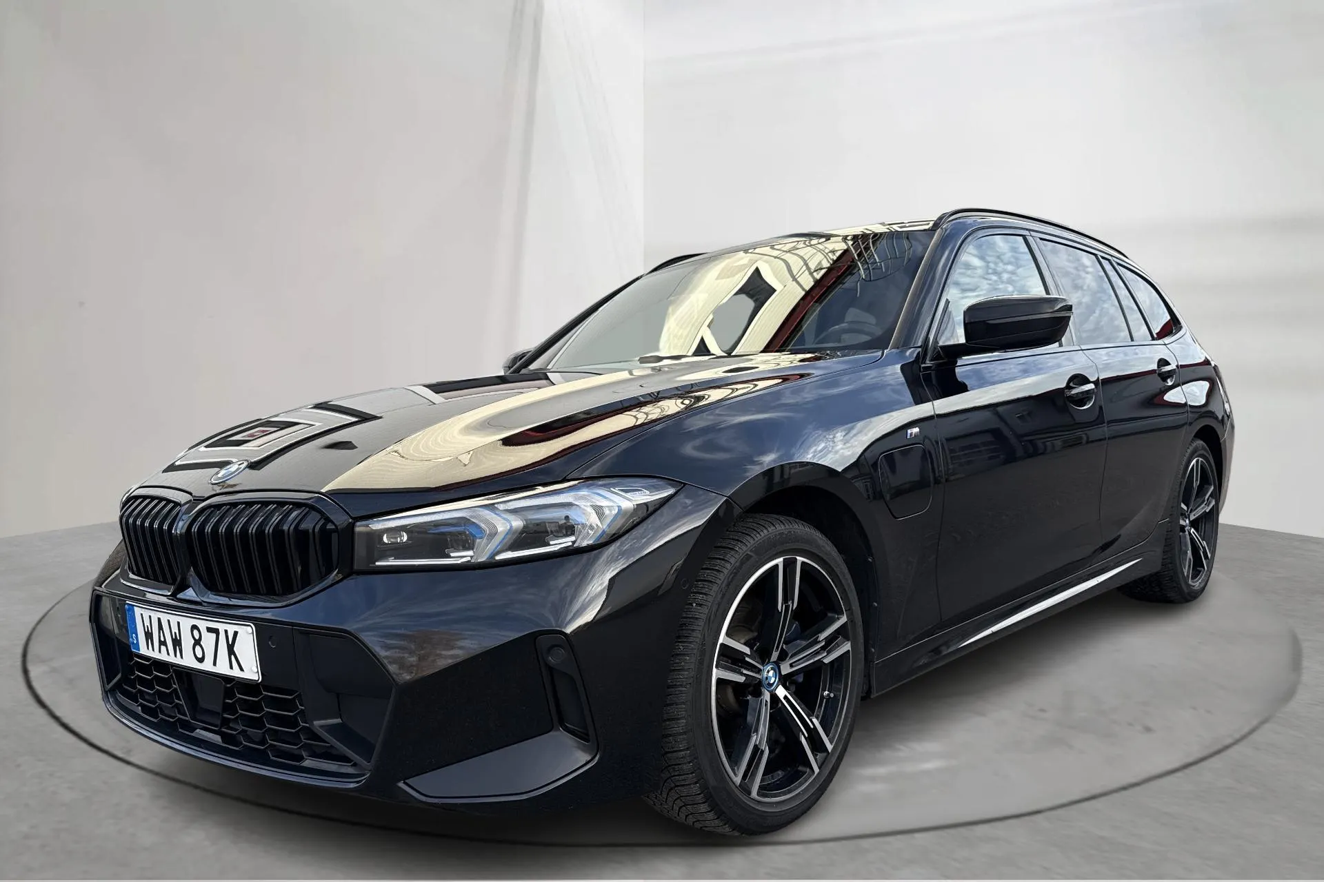 Presentationsfoto 1 av 26: BMW 330e xDrive Touring LCI, G21 (292hk) - 16 521 mil - Automat - svart - 2024