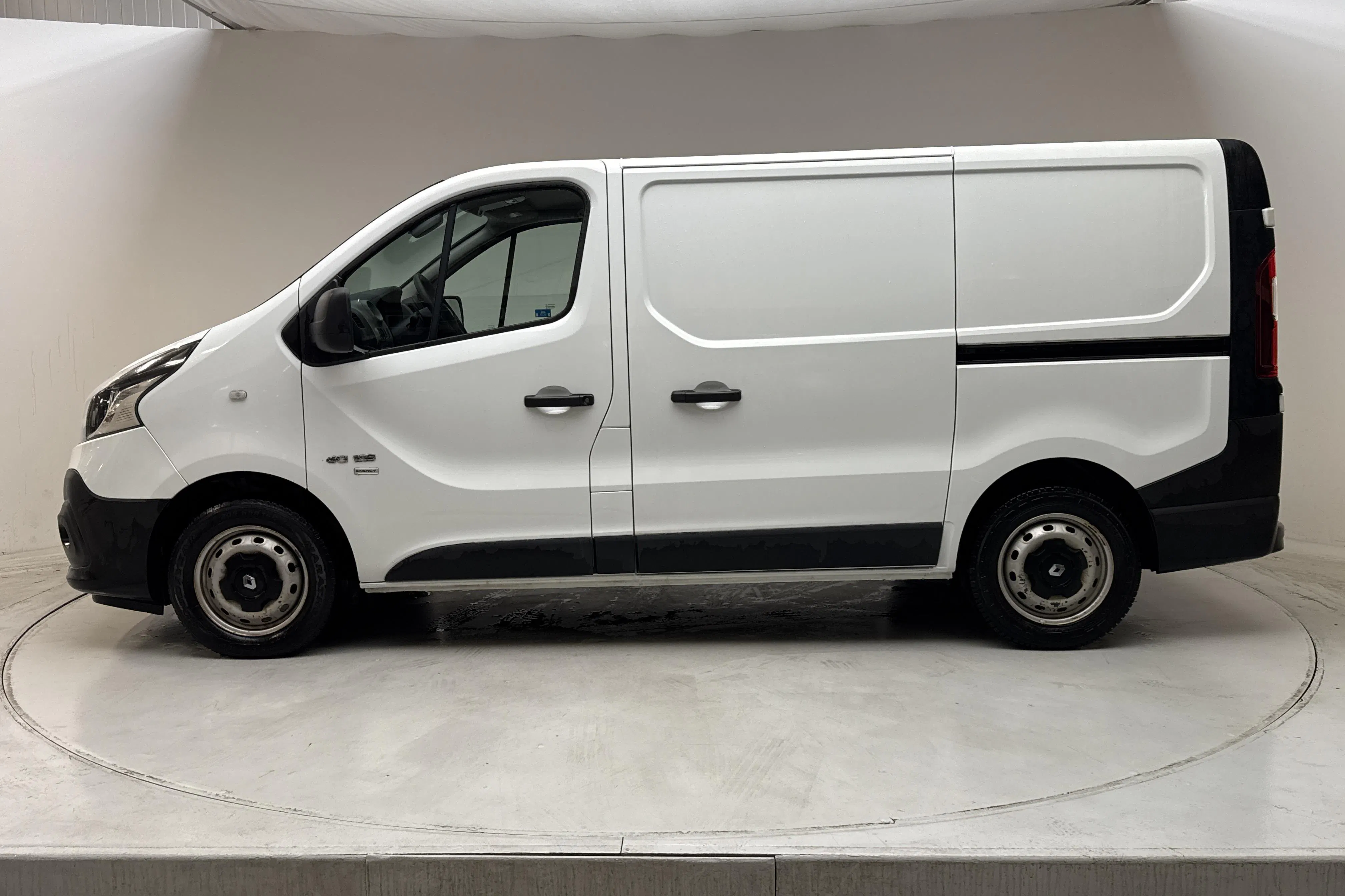 Presentationsfoto 2 av 12: Renault Trafic 1.6 dCi Skåp (125hk) - 15 055 mil - Manuell - vit - 2017
