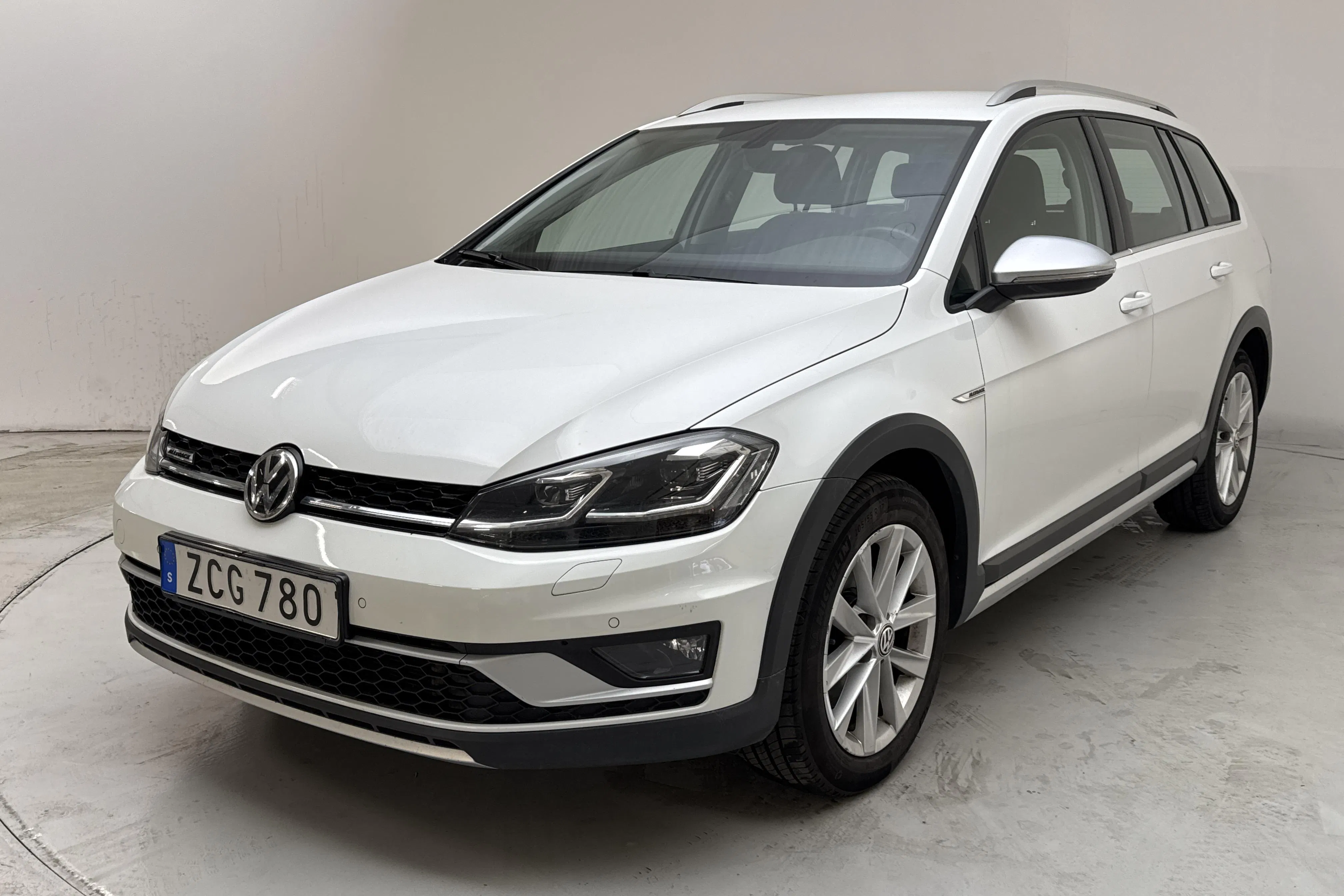 Presentationsfoto 1 av 13: VW Golf Alltrack 1.8 TSI 4Motion (180hk) - 10 950 mil - Automat - vit - 2018
