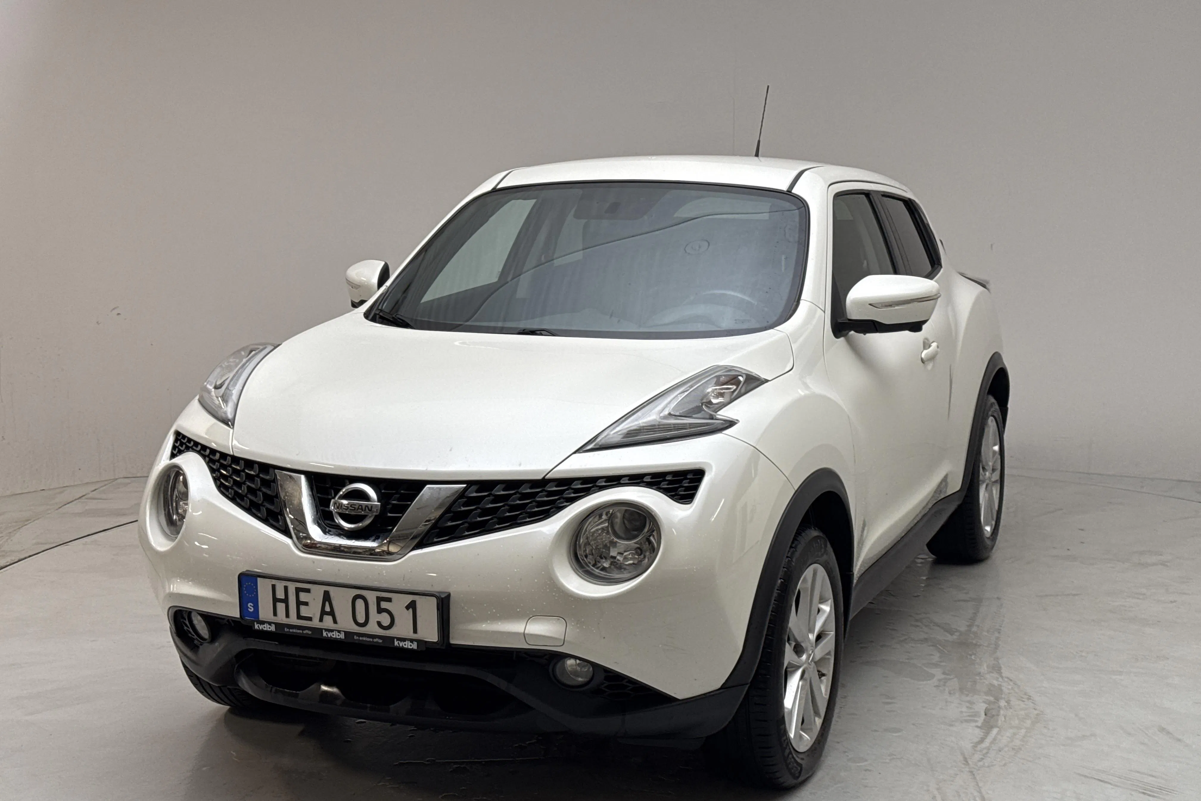 Presentationsfoto 1 av 14: Nissan Juke 1.6 (117hk) - 10 669 mil - Automat - vit - 2015