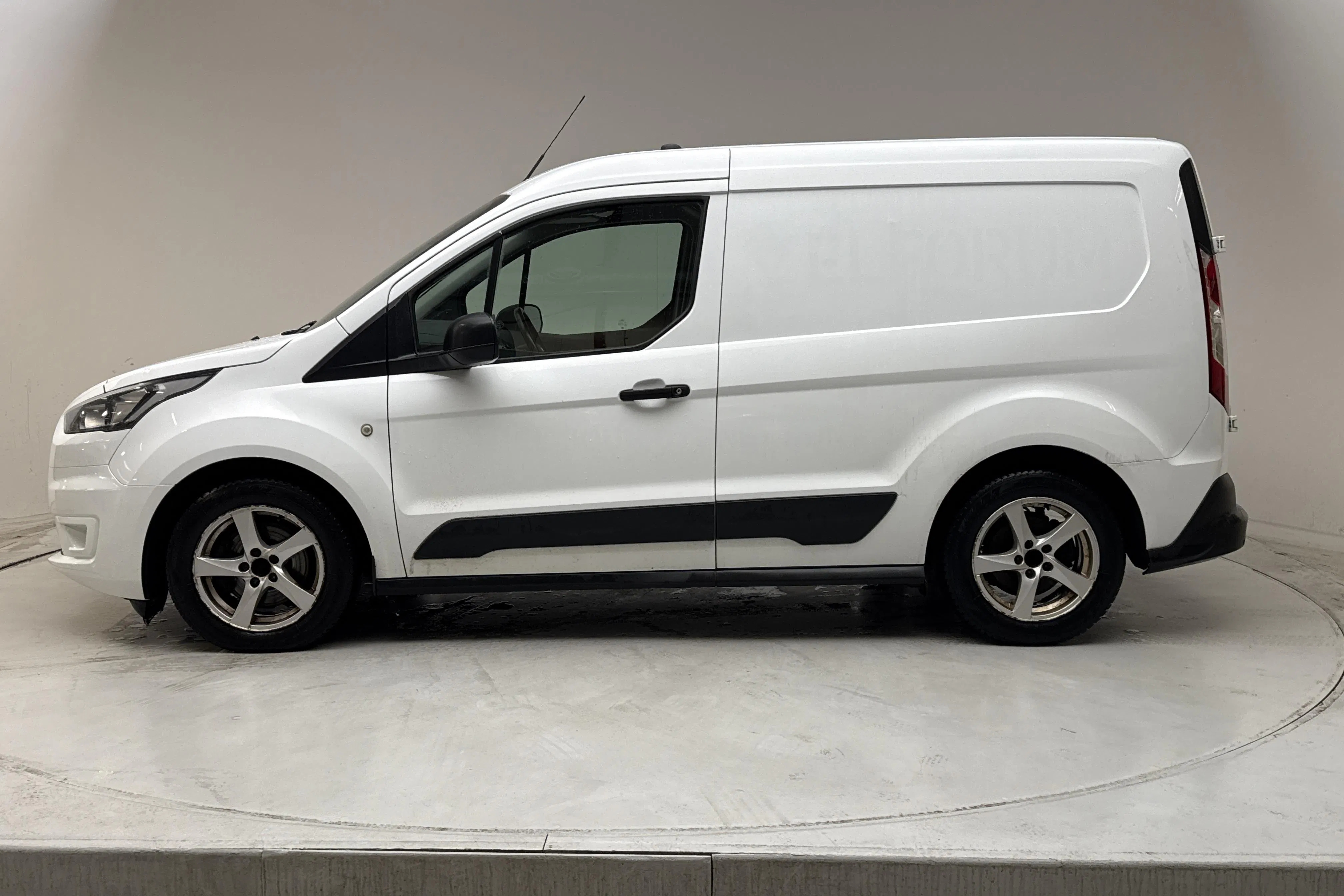Presentationsfoto 2 av 15: Ford Transit Connect 1.0T Ecoboost (100hk) - 10 334 mil - Manuell - vit - 2020