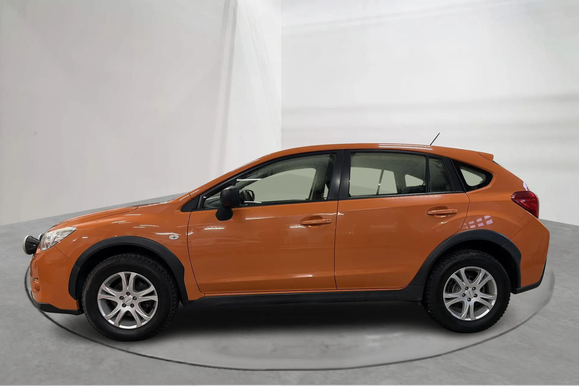 Presentationsfoto 2 av 14: Subaru XV 2.0i (150hk) - 19 127 mil - Automat - orange - 2013