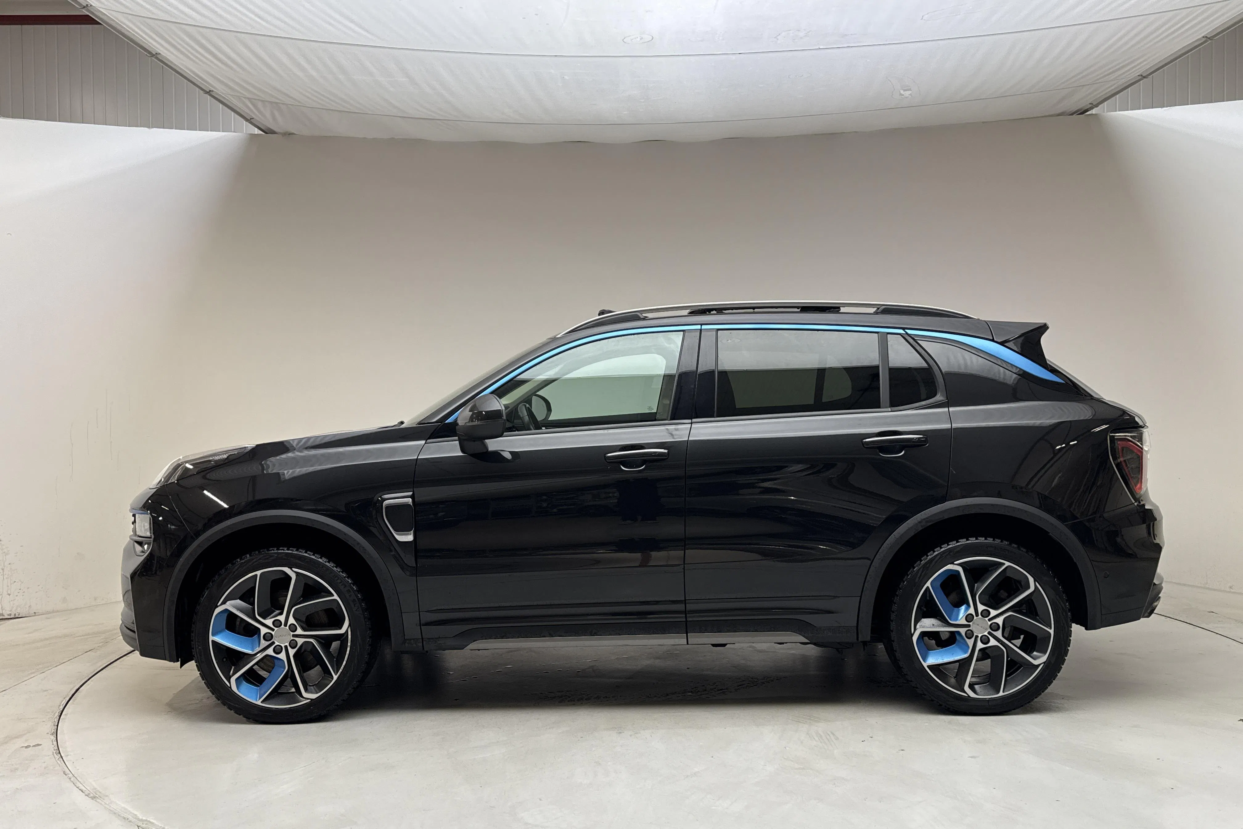 Presentationsfoto 2 av 16: Lynk & Co 01 PHEV (265hk) - 8 477 mil - Automat - svart - 2021