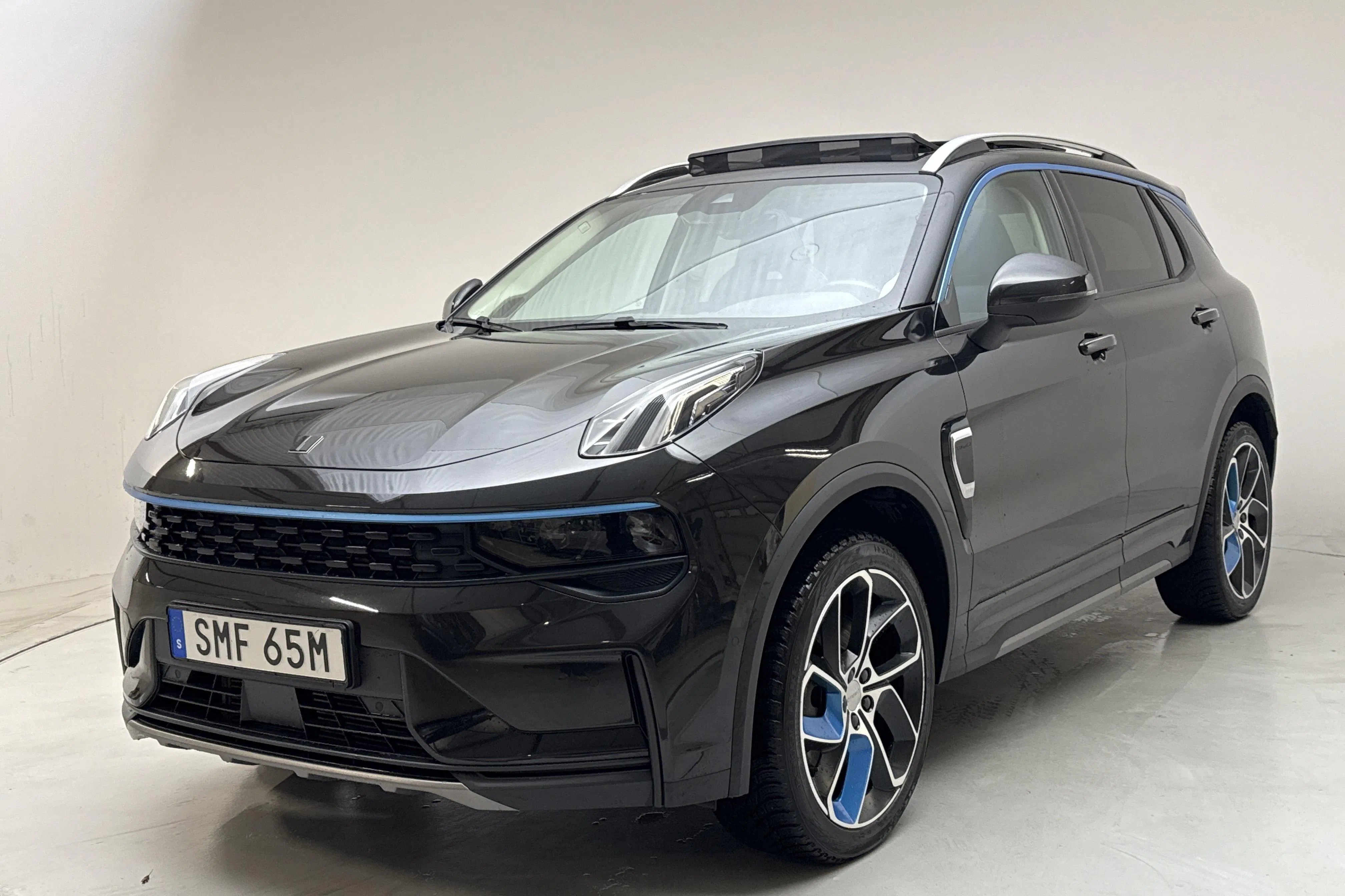 Presentationsfoto 1 av 16: Lynk & Co 01 PHEV (265hk) - 8 477 mil - Automat - svart - 2021