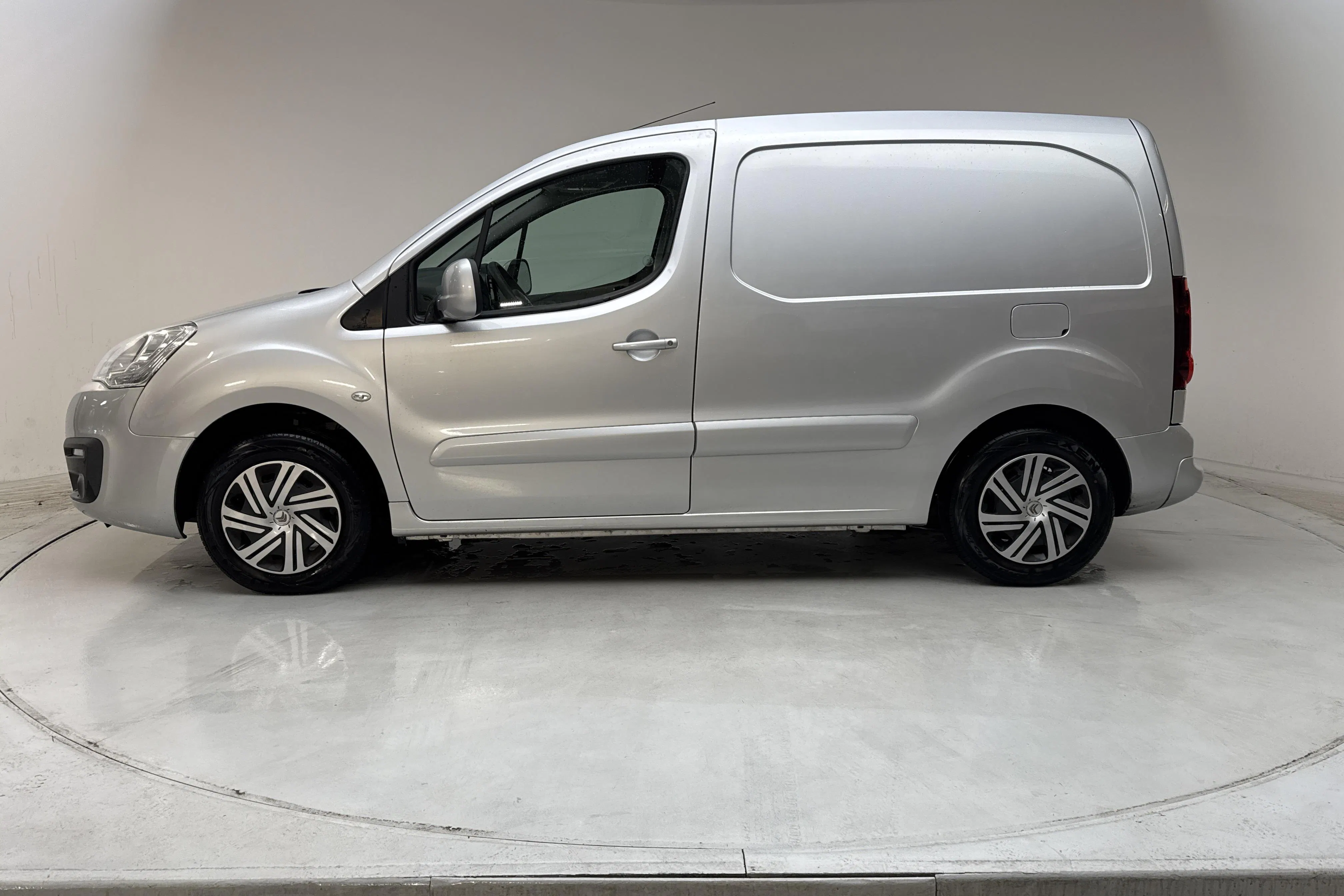 Presentationsfoto 2 av 13: Citroën Berlingo 1.6 BlueHDi Skåp (100hk) - 13 025 mil - Manuell - silver - 2016