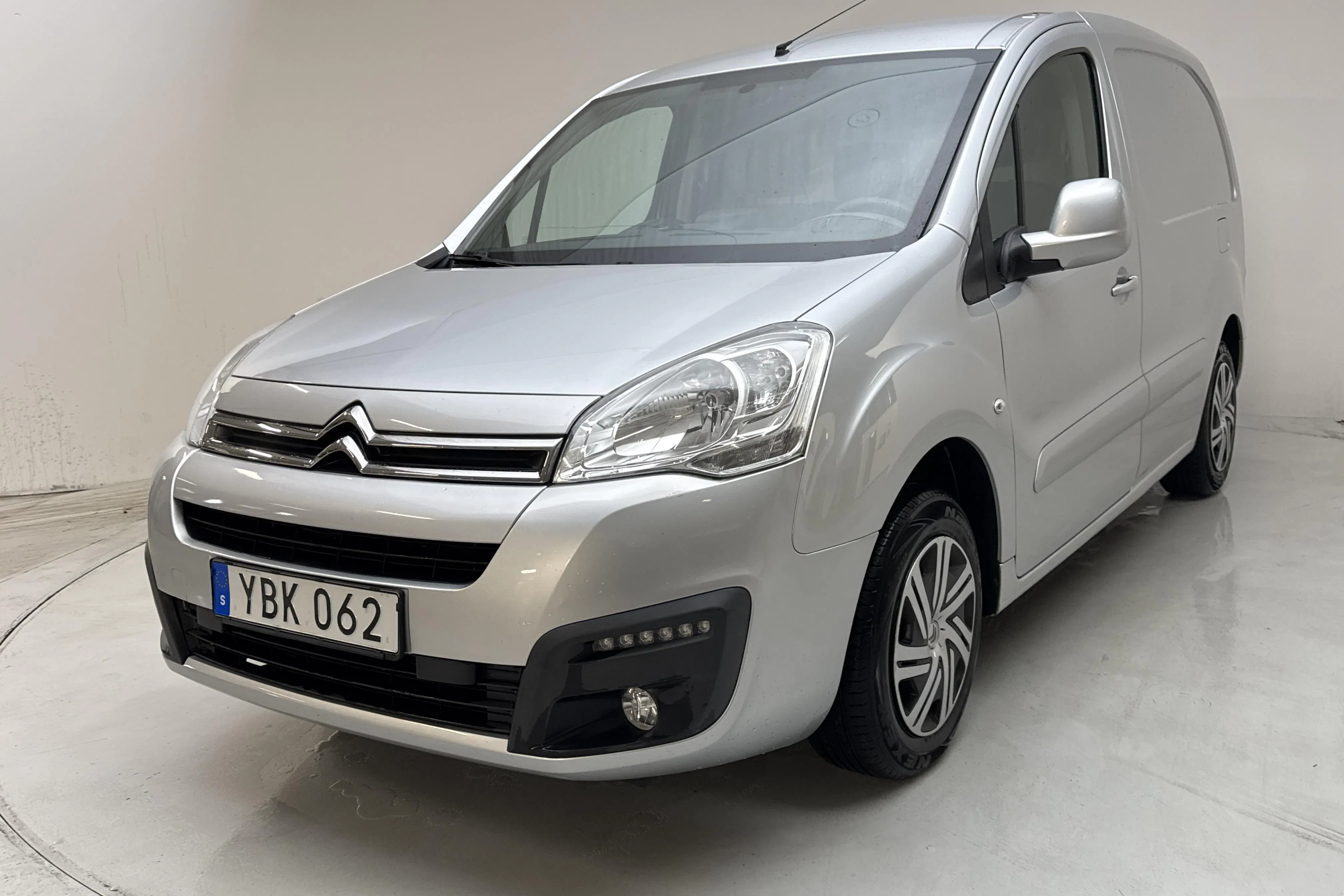 Presentationsfoto 1 av 13: Citroën Berlingo 1.6 BlueHDi Skåp (100hk) - 13 025 mil - Manuell - silver - 2016