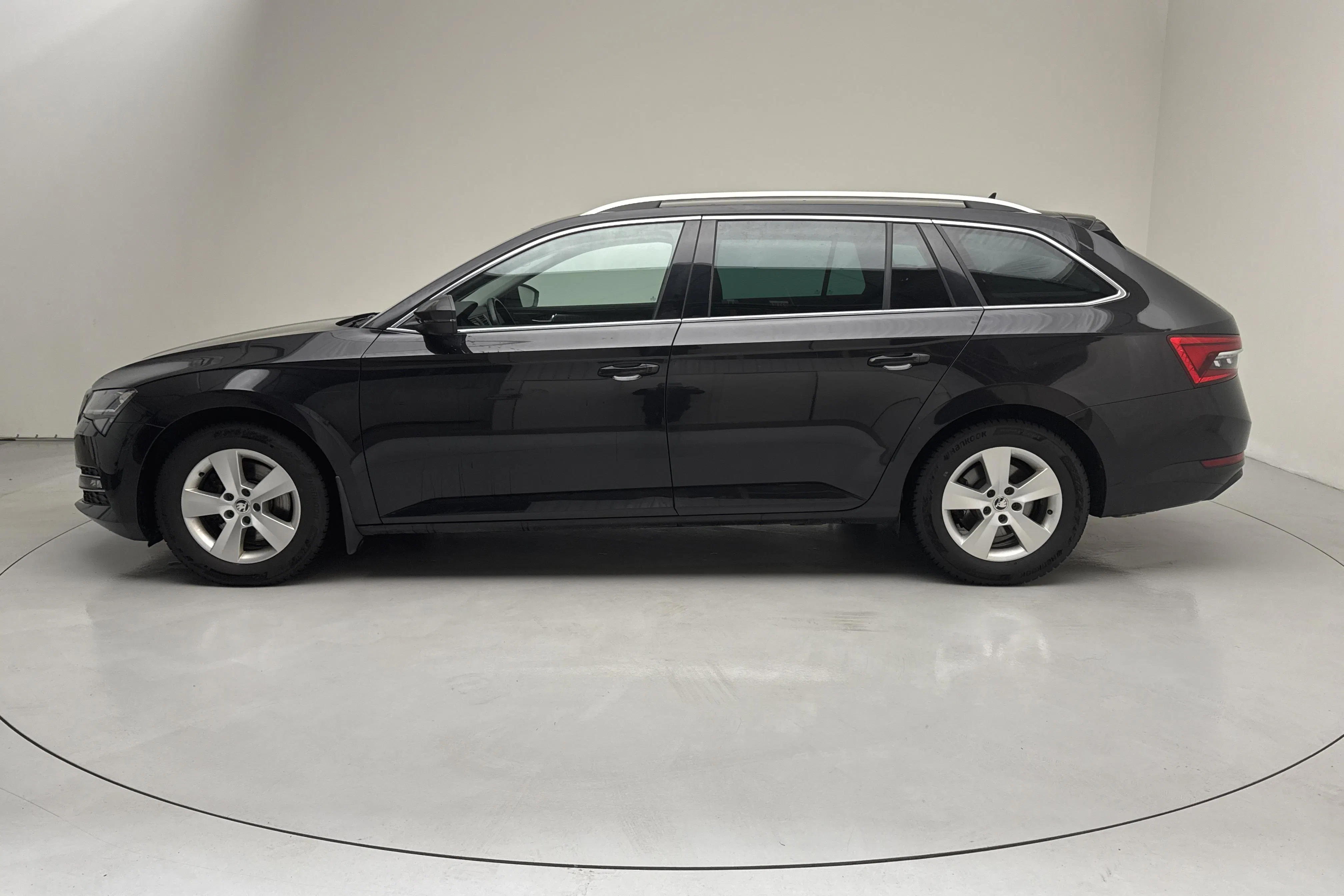 Presentation photo 2 of 17: Skoda Superb 1.5 TSI Kombi (150hk) - 94 920 km - Automatic - black - 2021
