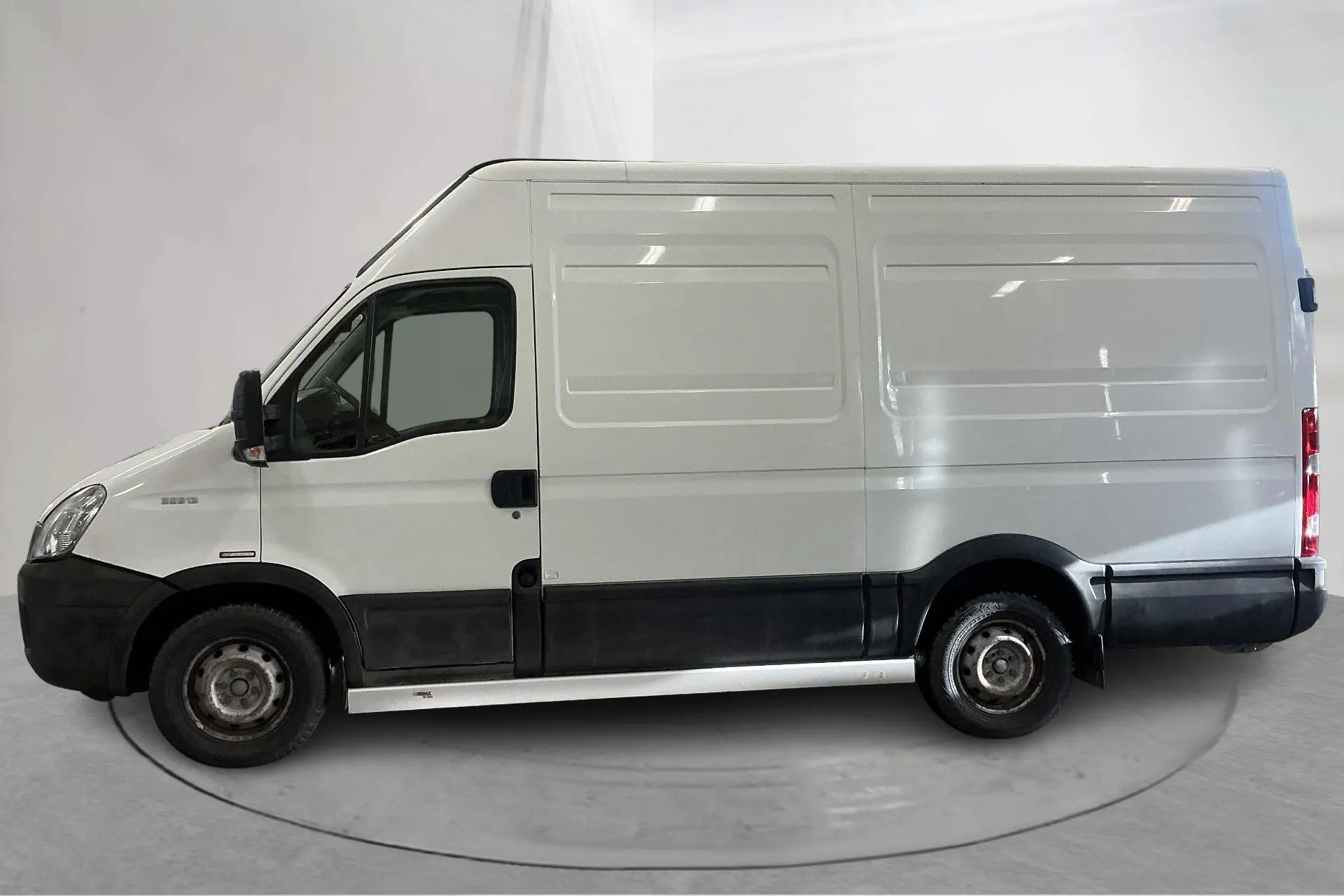Presentation photo 2 of 15: Iveco Daily 35 2.3 HPT (126hk) - 195 760 km - Manual - white - 2011