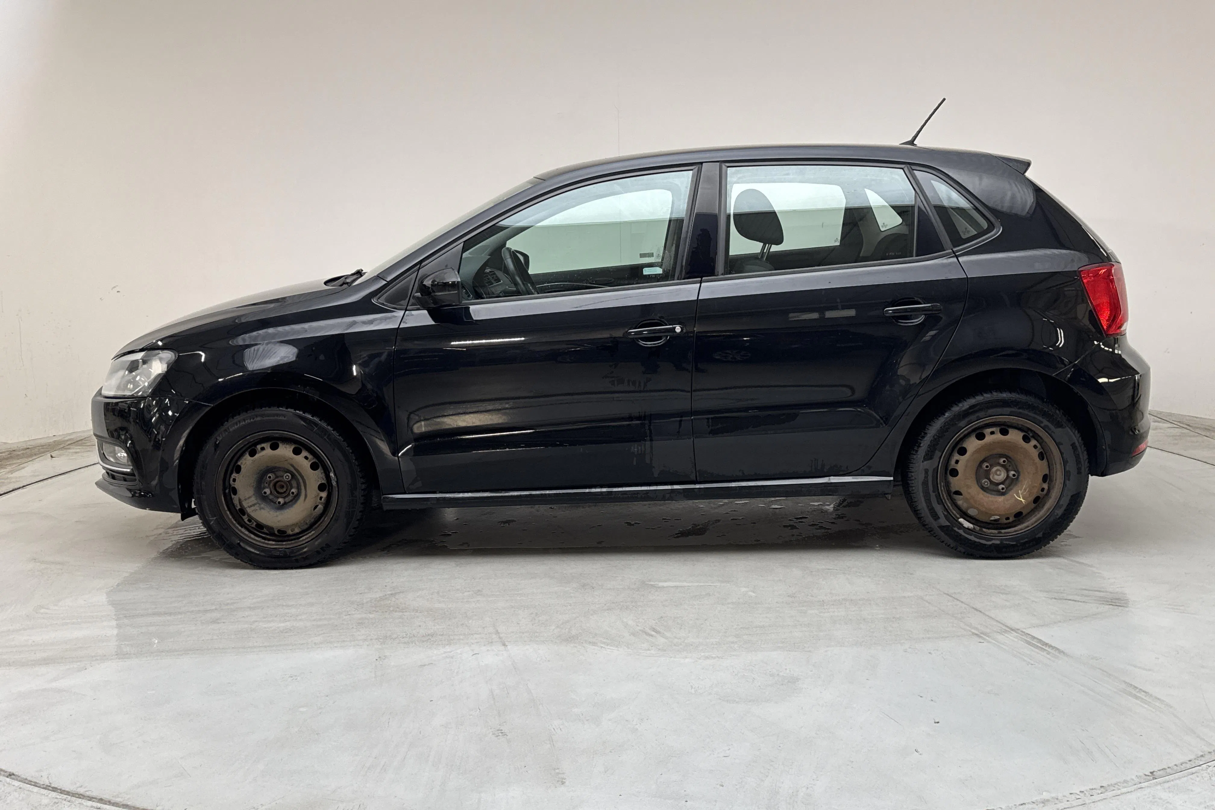 Presentationsfoto 2 av 12: VW Polo 1.2 TSI 5dr (90hk) - 7 207 mil - Manuell - svart - 2016