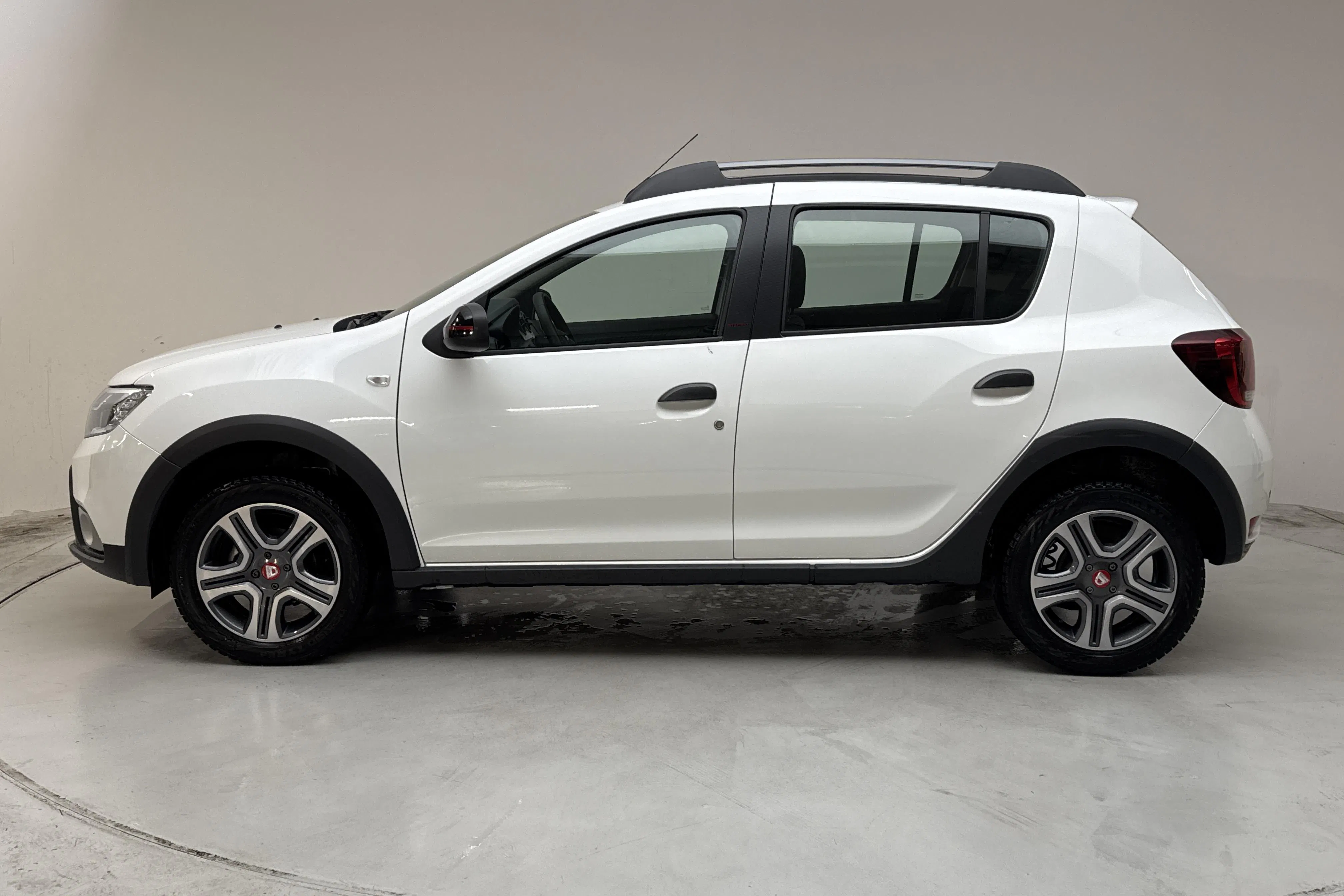 Presentation photo 2 of 11: Dacia Sandero 0.9 TCe (90hk) - 11 720 km - Manual - white - 2019