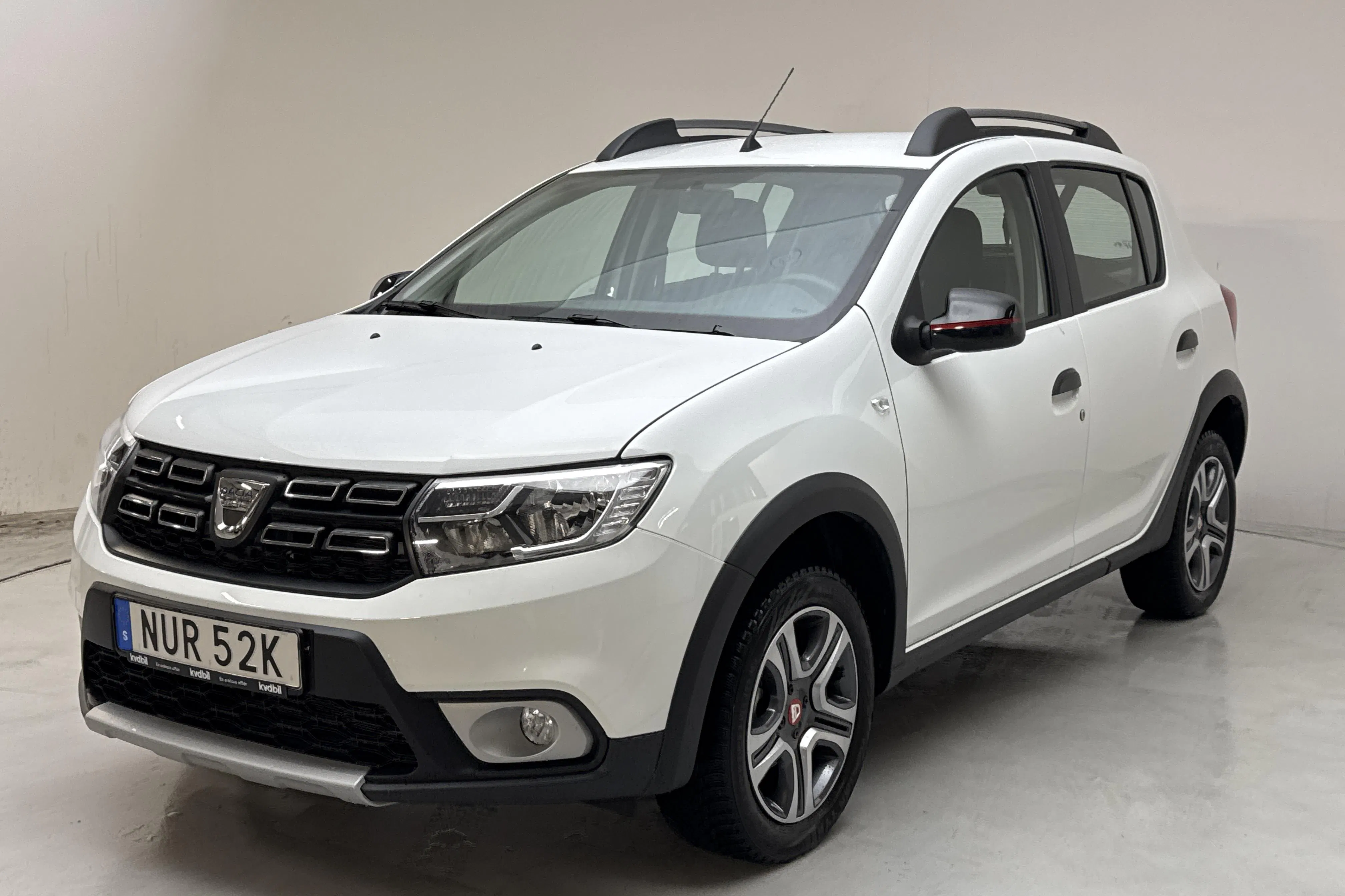 Presentation photo 1 of 11: Dacia Sandero 0.9 TCe (90hk) - 11 720 km - Manual - white - 2019
