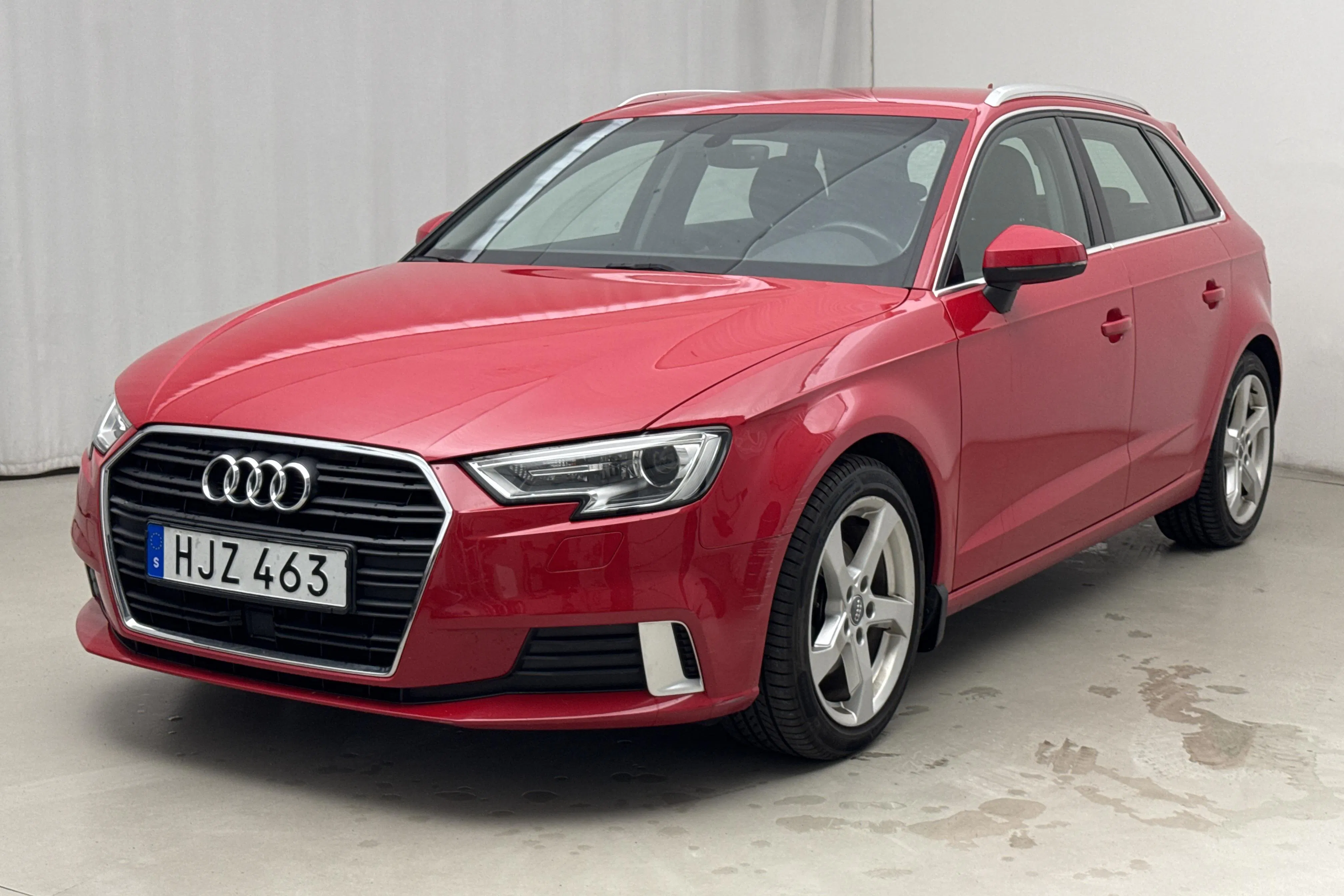 Presentationsfoto 1 av 14: Audi A3 1.5 TFSI Sportback (150hk) - 5 586 mil - Manuell - röd - 2018